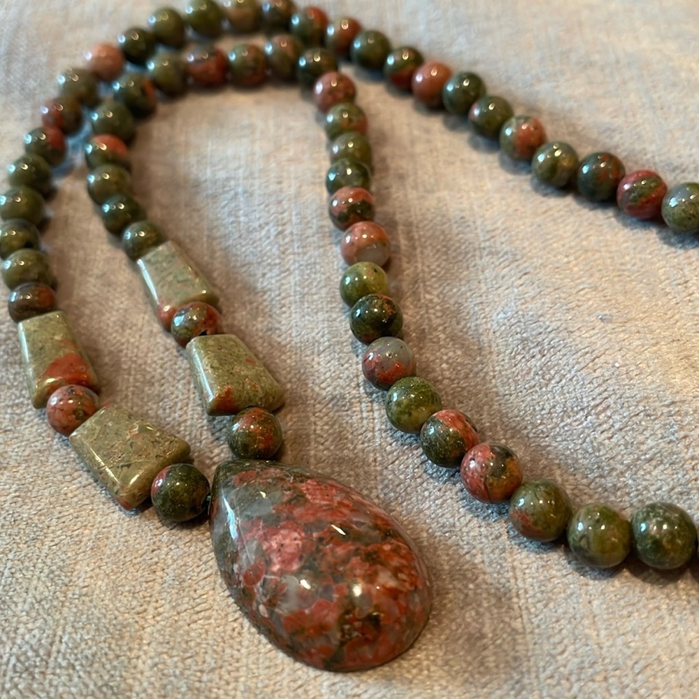 Beautiful Unakite Necklace 18-20” Brand New